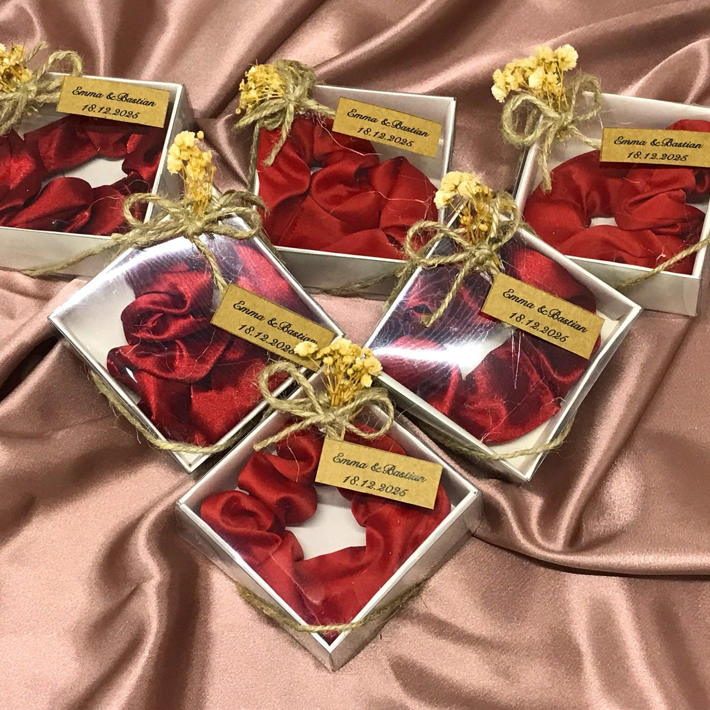 Handgefertigte Rote Haargummis im Geschenkbox (für 50 Gäste)