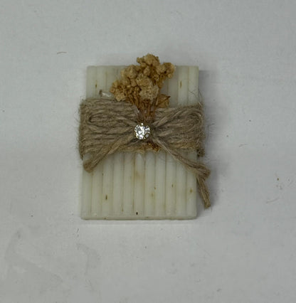 Rechteckige Duftseife mit Juteschleife, Strassstein und Trockenblumen