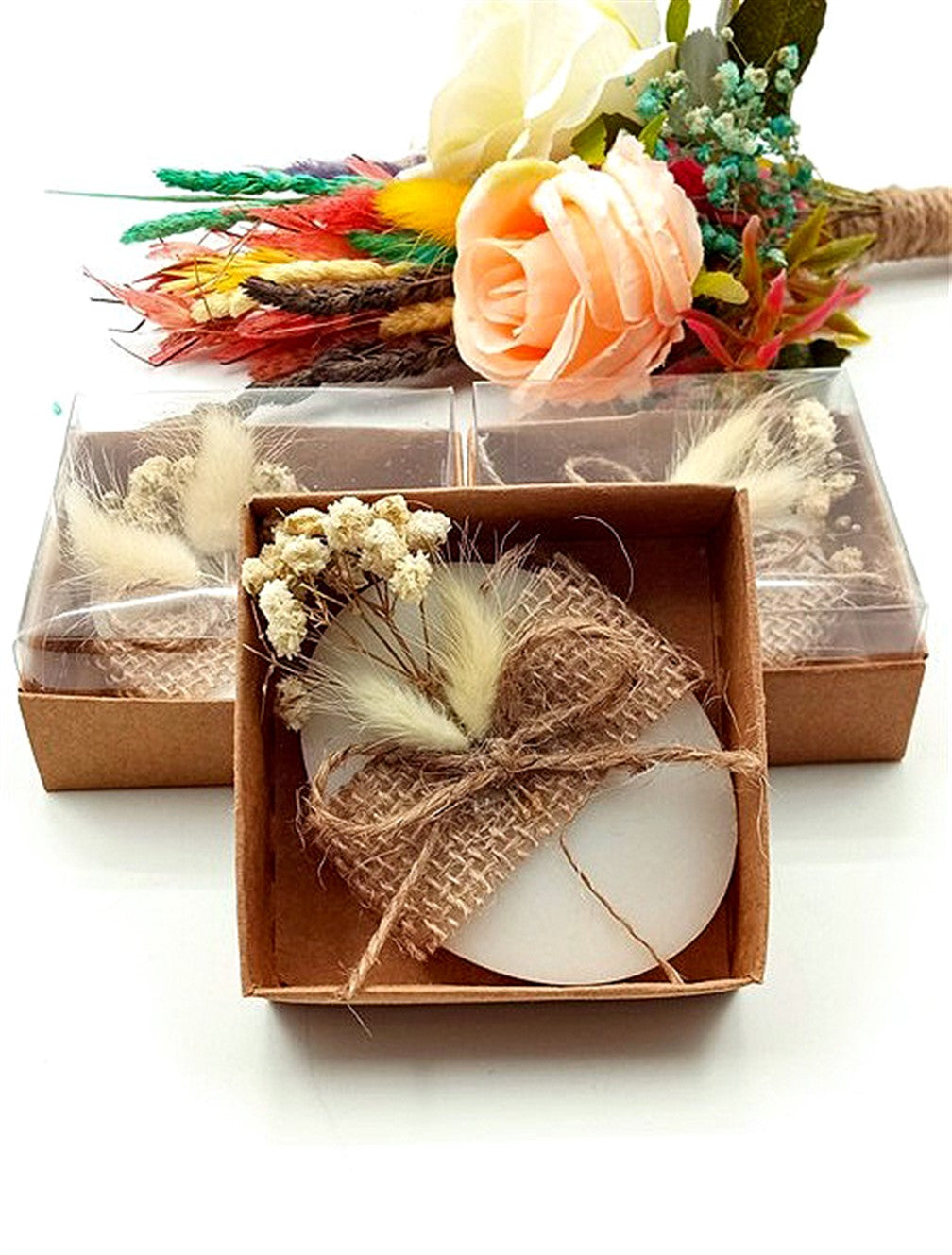 Ovale Lavendelseife in Kraftpapierbox mit Juteband und Trockenblumen