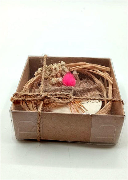 Ovale Lavendelseife in Kraftpapierbox mit Trockenblumen