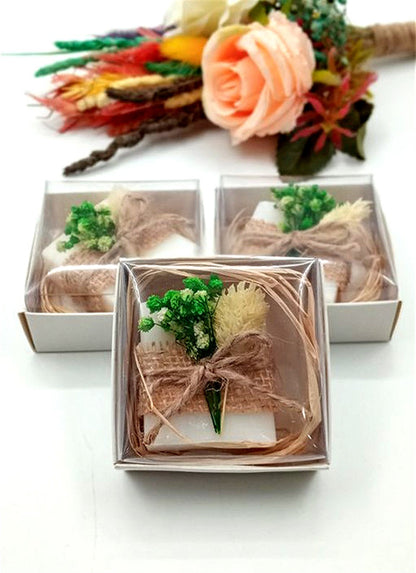 Lavendelseife in Geschenkbox mit Juteband und Trockenblumen