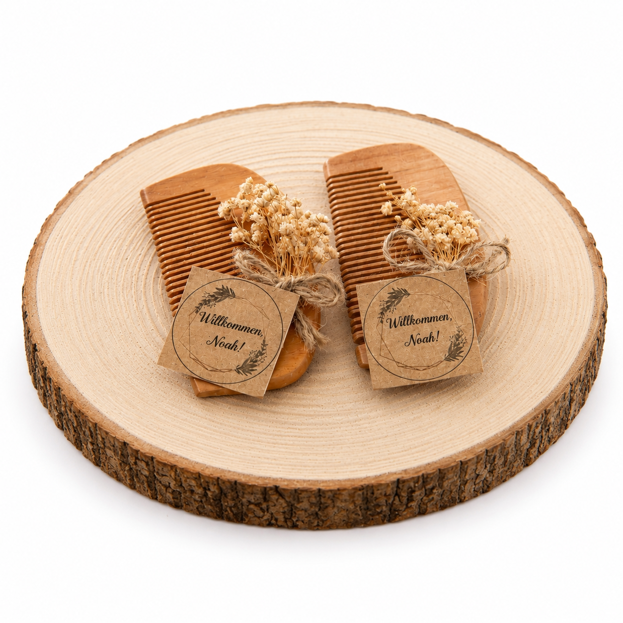Personalisierter Holzkamm mit Trockenblumen, Juteband und Namensetikett
