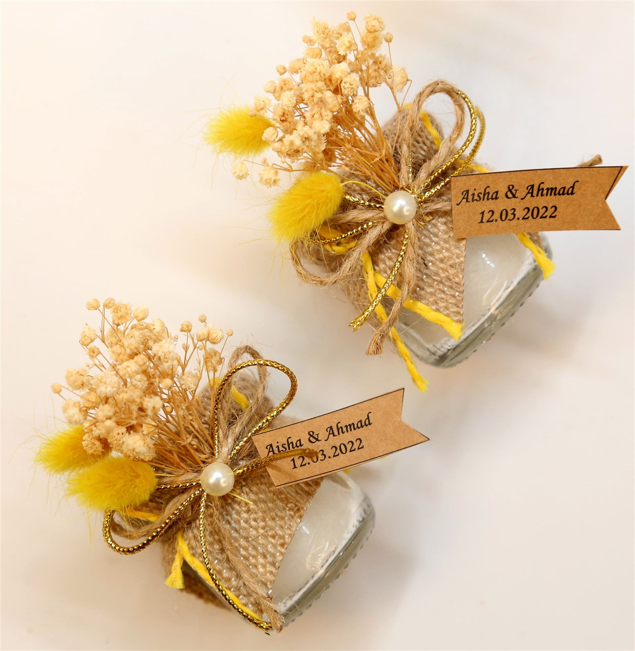 Personalisierte Kerze im Glas mit Jute und Trockenblumen Gastgeschenk