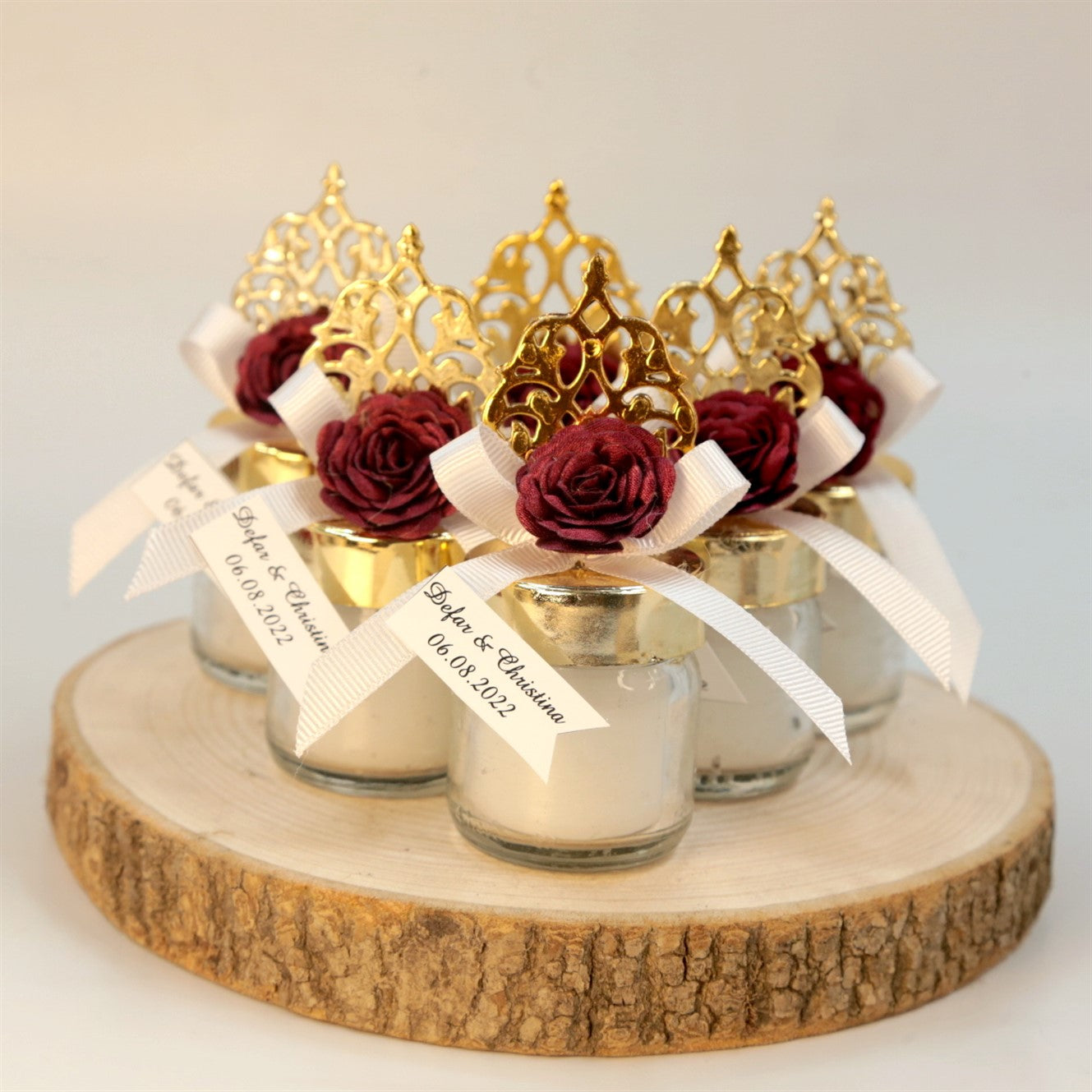Personalisierte Kerze im Mini Glas mit goldfarbenem Deckel und roter Rose