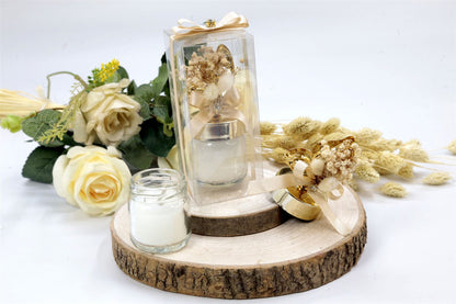 Kerze im Mini Glas mit goldfarbenem Deckel, Trockenblumen und Geschenkbox