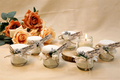 Personalisierte Kerze im Mini Glas mit Stoffdeckel, Jute und Namensetikett