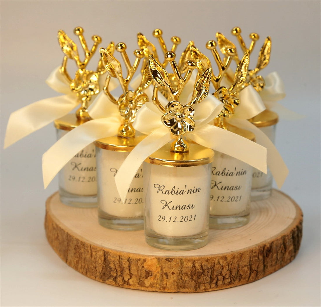 Personalisierte Kerze im Glas mit goldener Krone &amp; Schleife