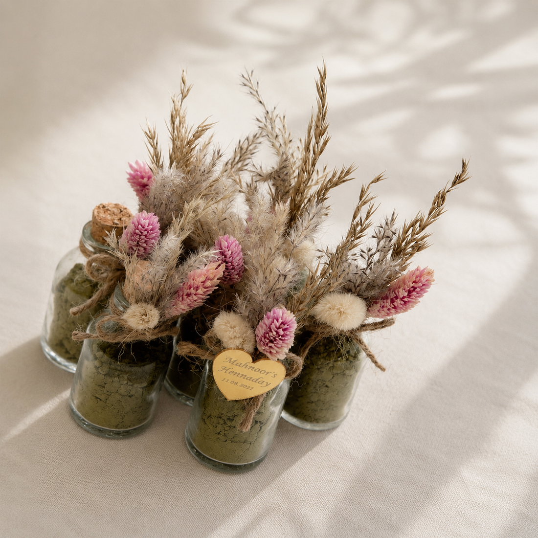Henna Pulver im Mini Glas mit Trockenblumen und Juteband