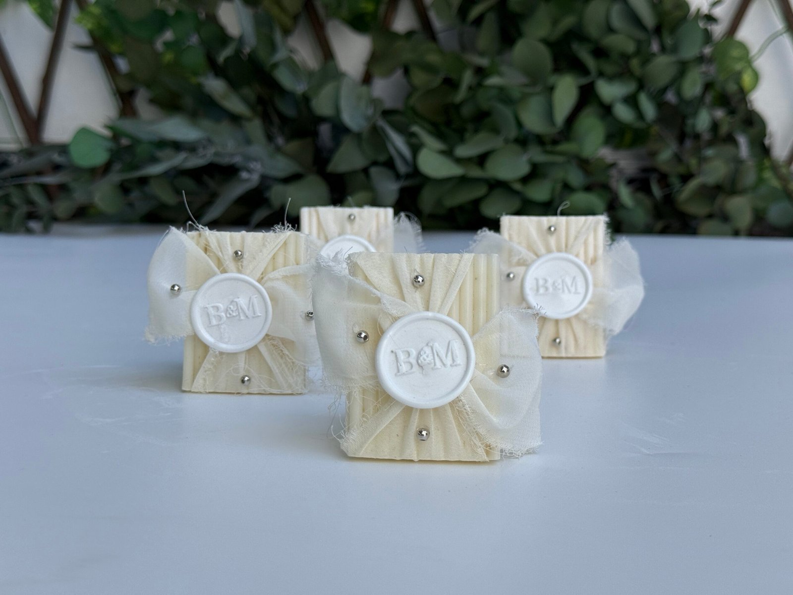 Kişiye Özel Tasarım Lüks Sıvı Sabun Hediyelikleri | İncili, Kelebekli ve Çiçekli Özel Seri