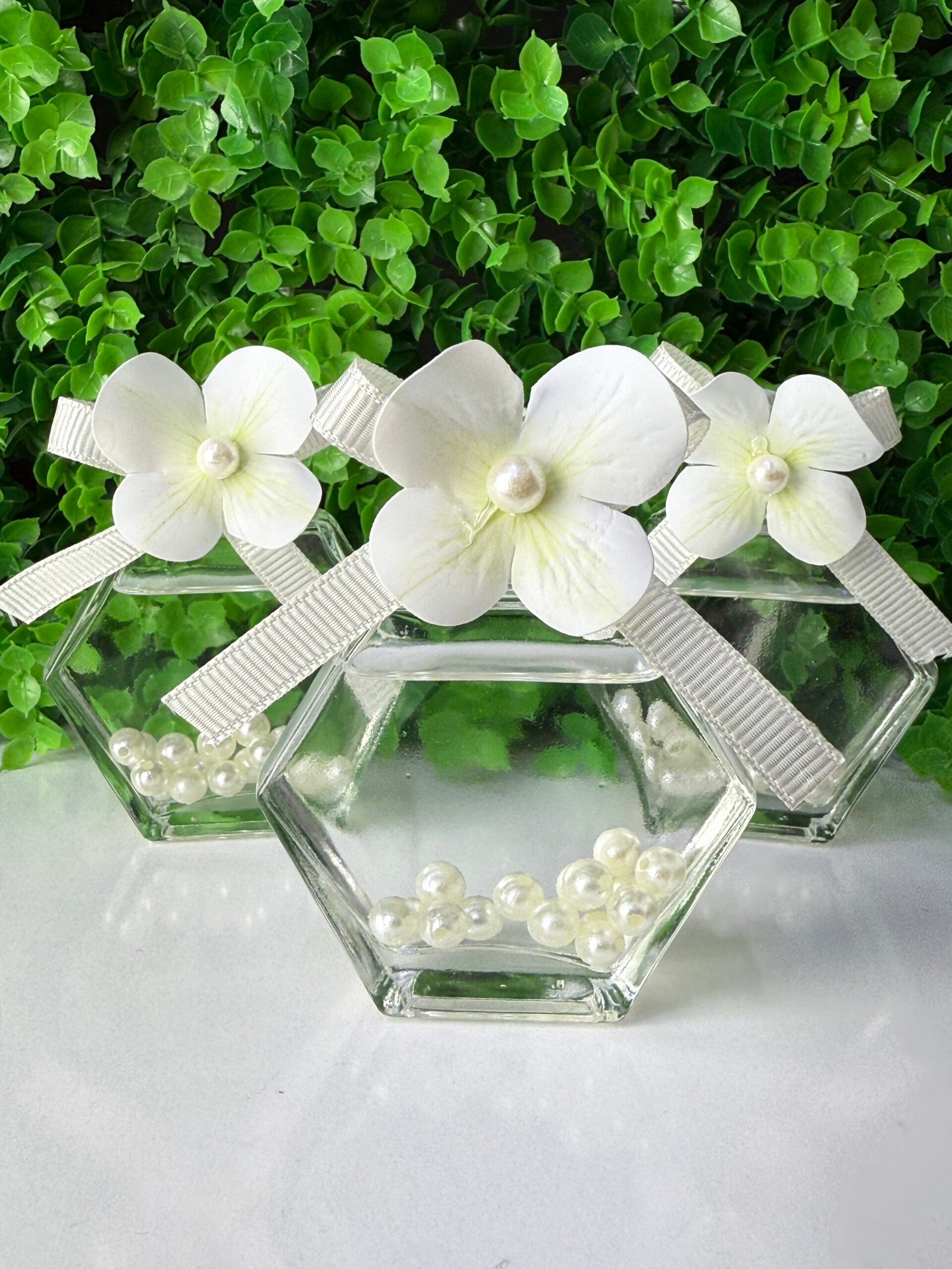 Premium Seri: İncili ve Çiçekli Modern Geometrik Hediyelik Şişe 🌸